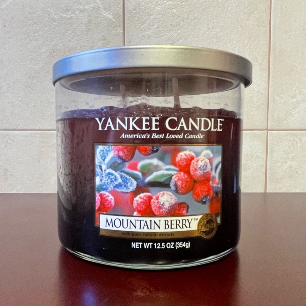 New Yankee Candle “Mountain Berry” Jar Candle Food Fruit Fresh 12.5oz SEE PHOTOS